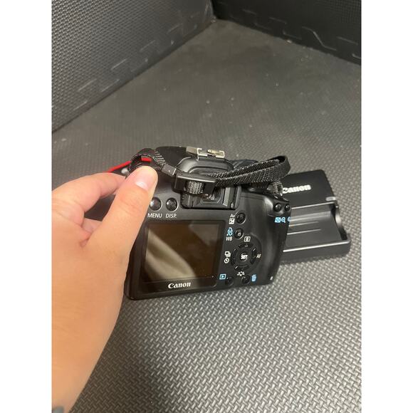 Canon EOS Rebel XS DS126191 Camera w/ EFS 18-55mm Lens + Charger + Case - Picture 7 of 12